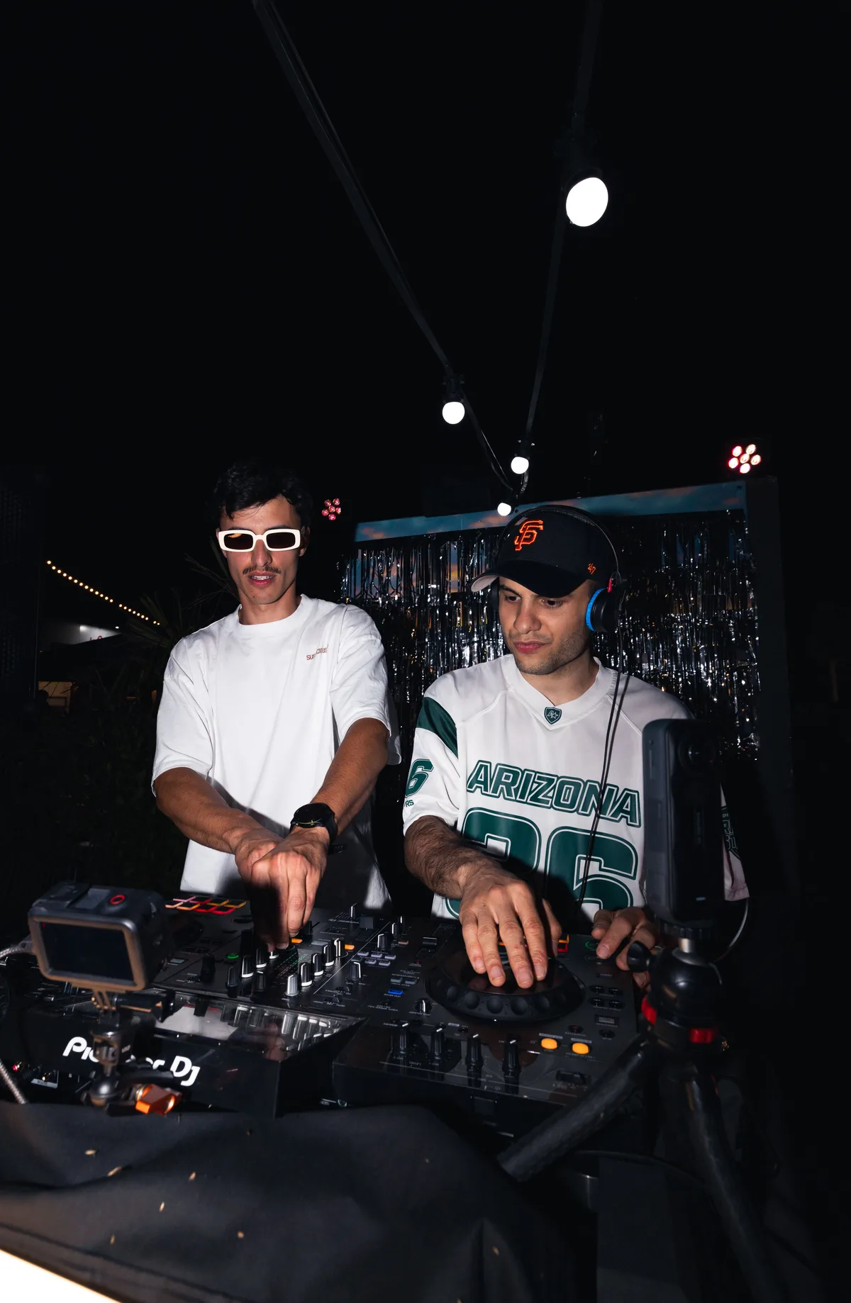 DJs