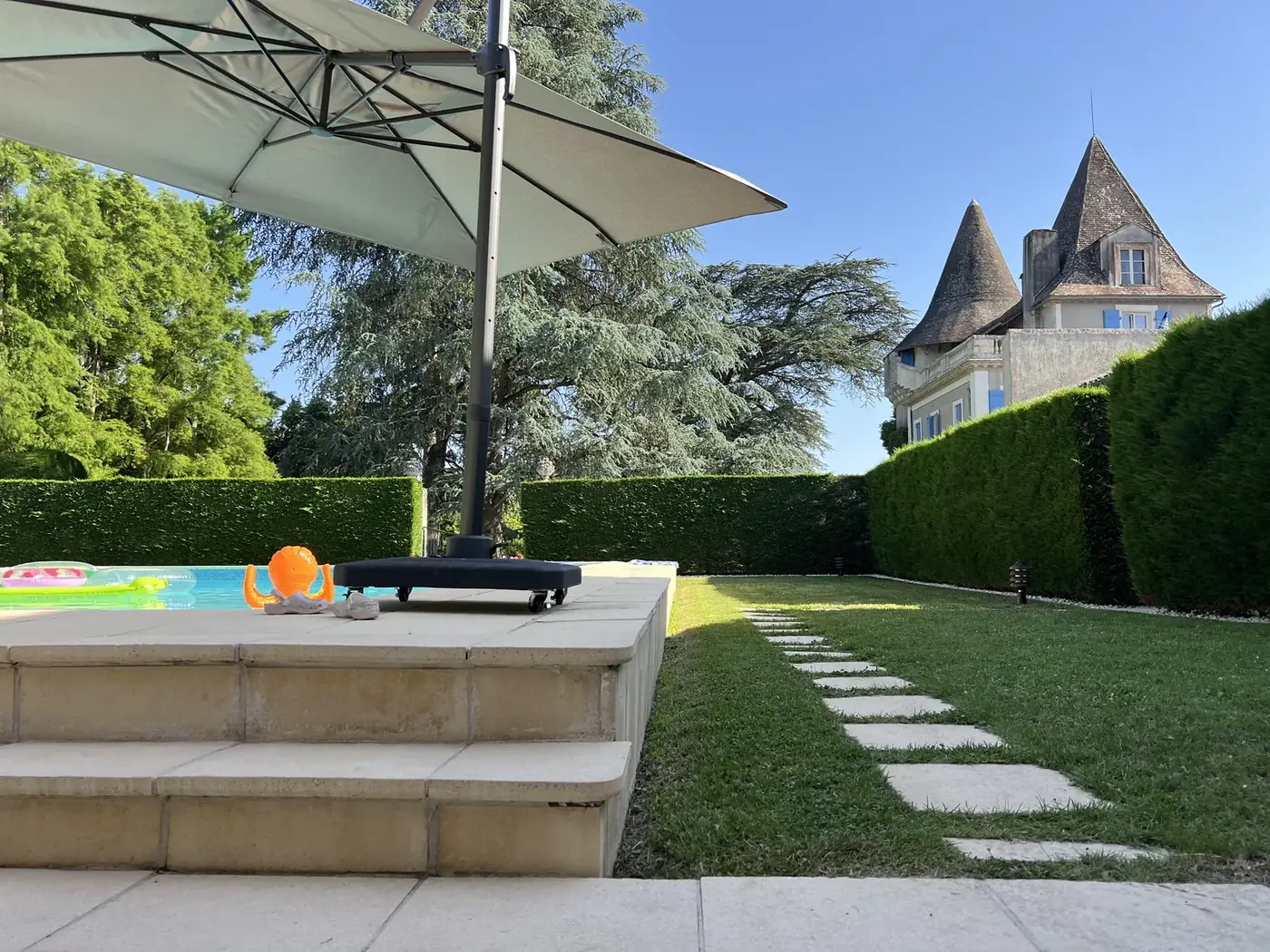 Pool Party — Château de Saint-Aulaye — Château de Saint-Aulaye